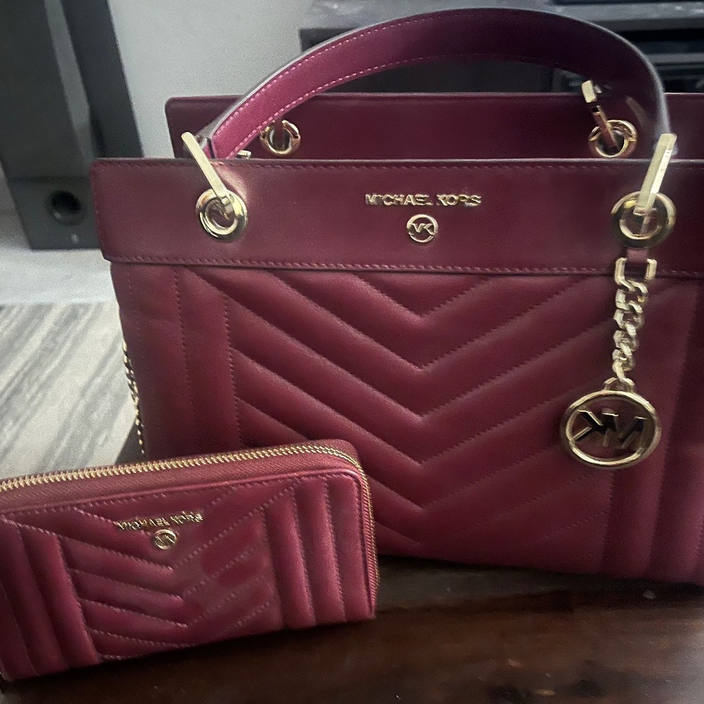 Women’s purse and matching wallet